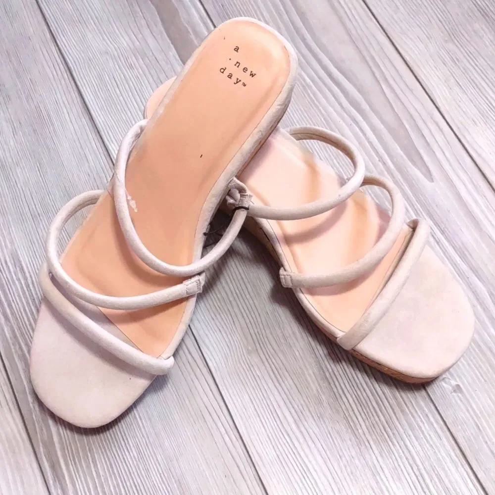 (79-2746)  A New Day ARIE / CREAM Sandals Size 8.5